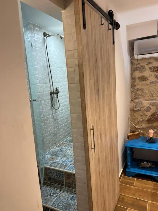 Stone Inn Near Acropolis & Metro 石头记 Felsenhohle 雅典 外观 照片